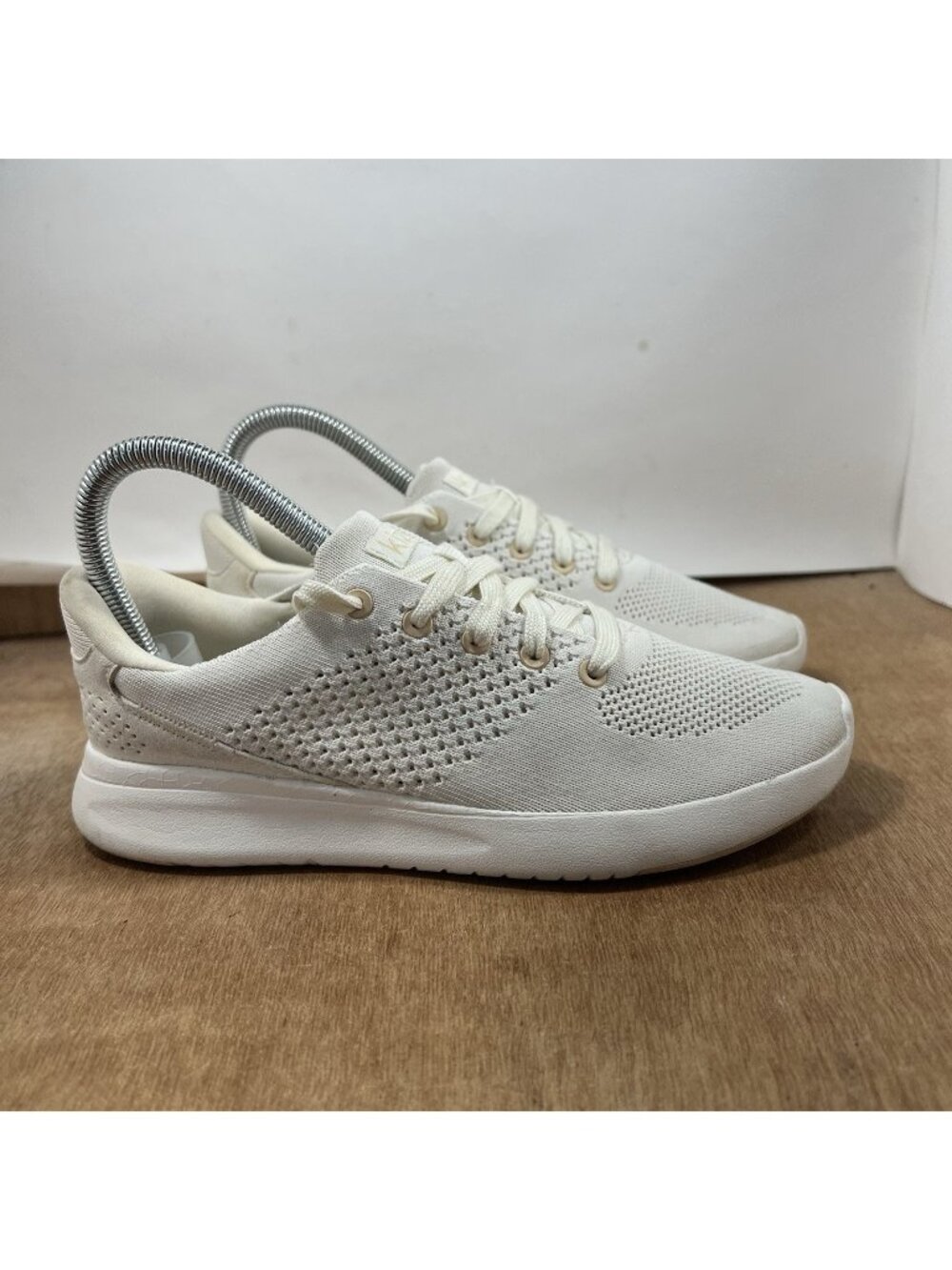 KIZIK Lima Women’s Size 6 Hand Free Athletic Shoes